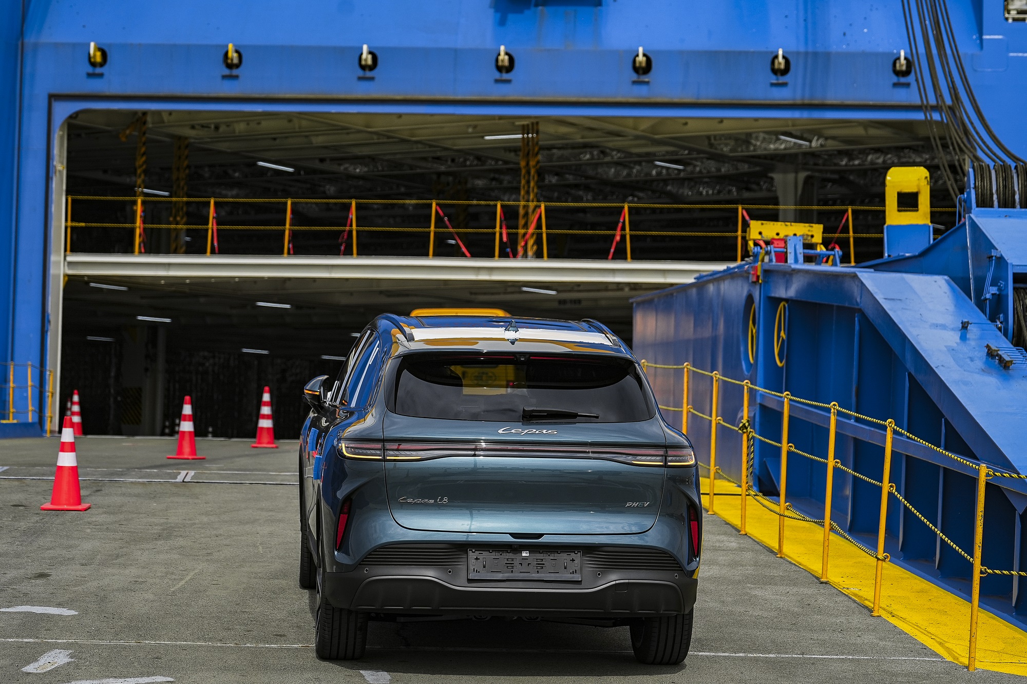 First UK-spec LEPAS L8 SUVs are on their way