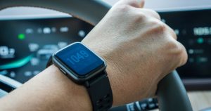 RAC Calls for Clarity Over Smartwatch Use While Driving as Legal Grey Area Emerges