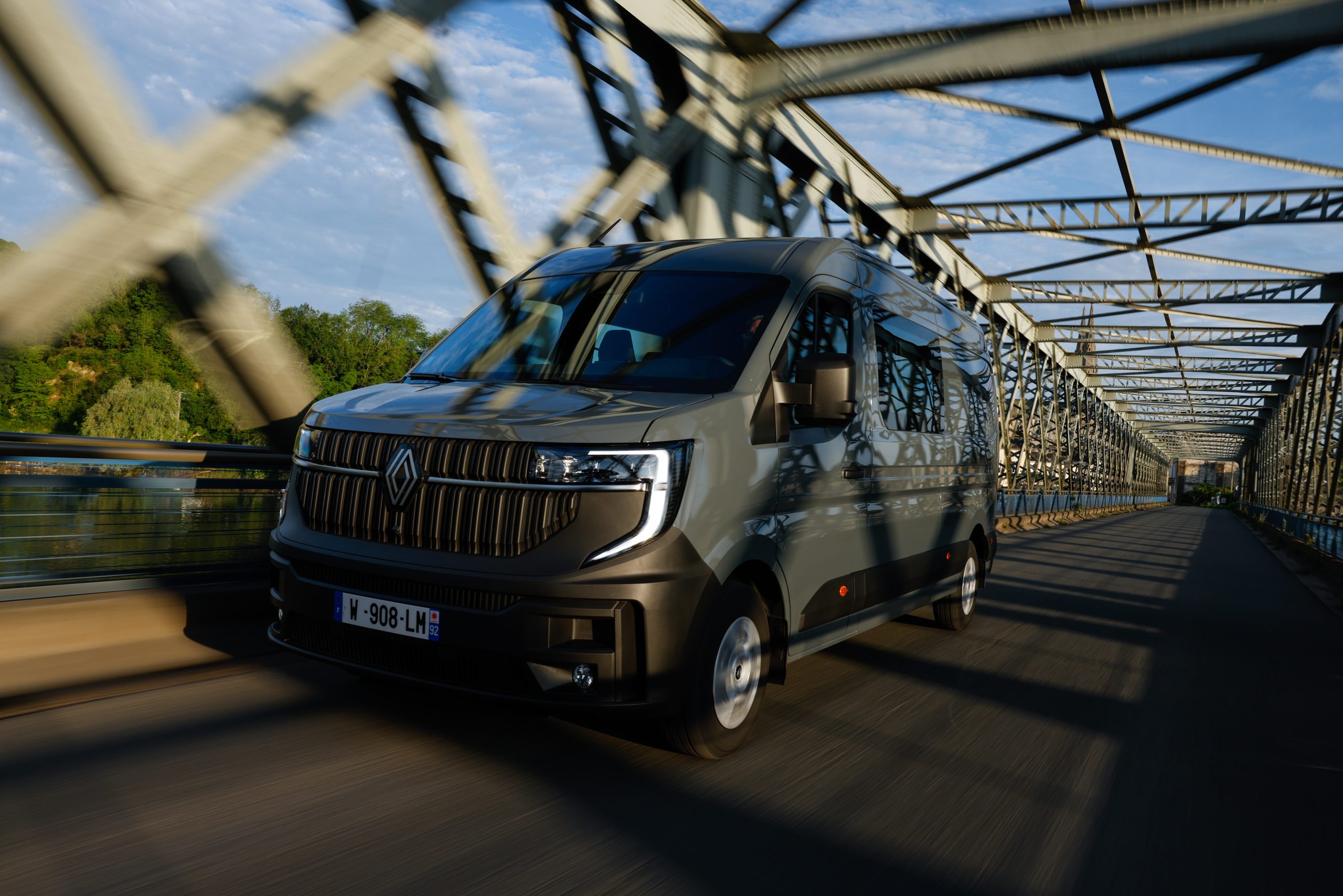 Renault Master strengthens Europe's leading large van range