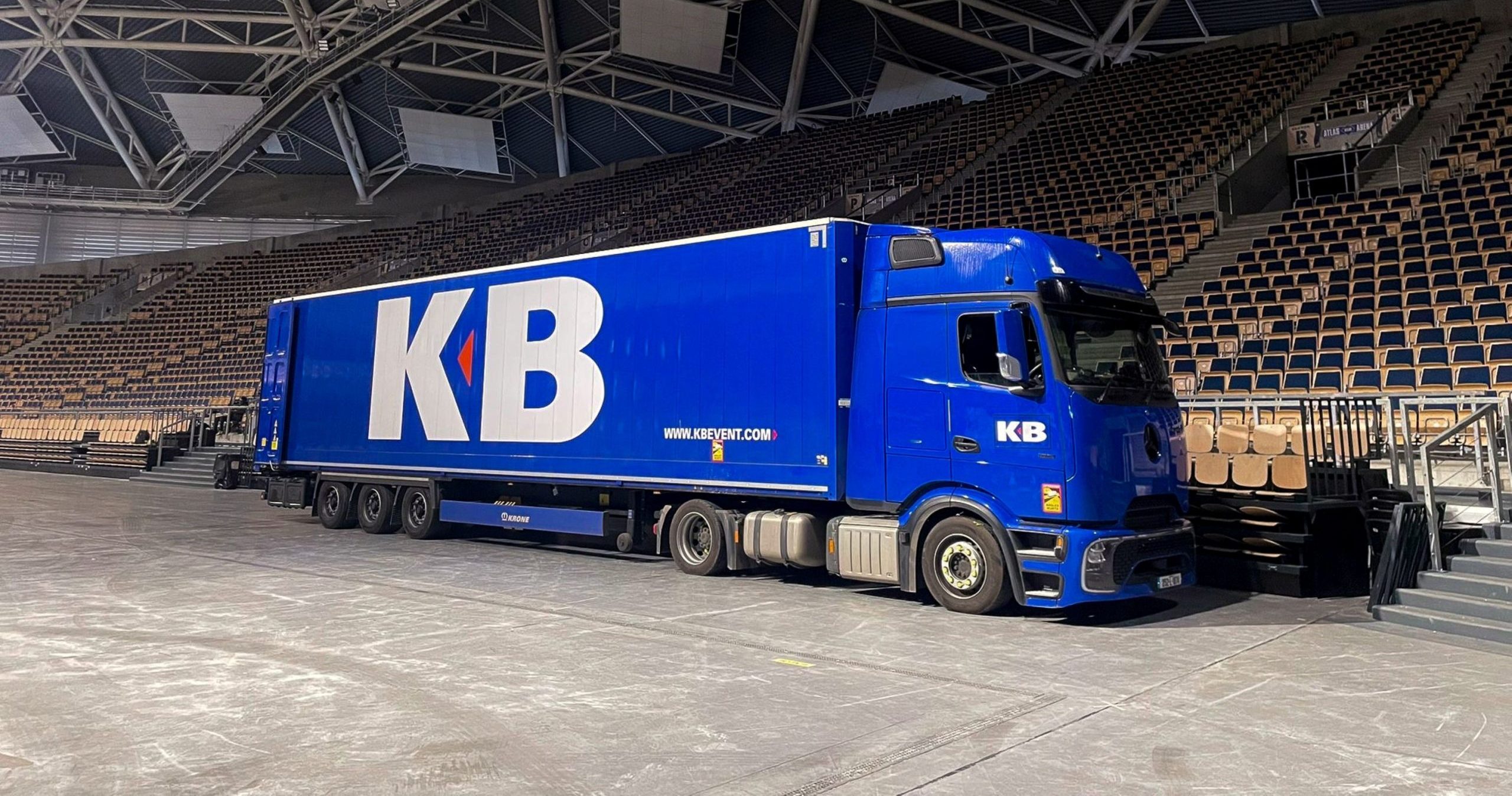 Логистическая компания KB Event получила 60 специализированных полуприцепов Krone для мероприятий