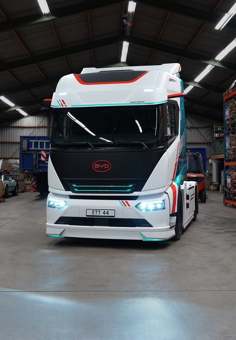 BYD unveils 1,000hp ETT 44 electric truck with 600km range