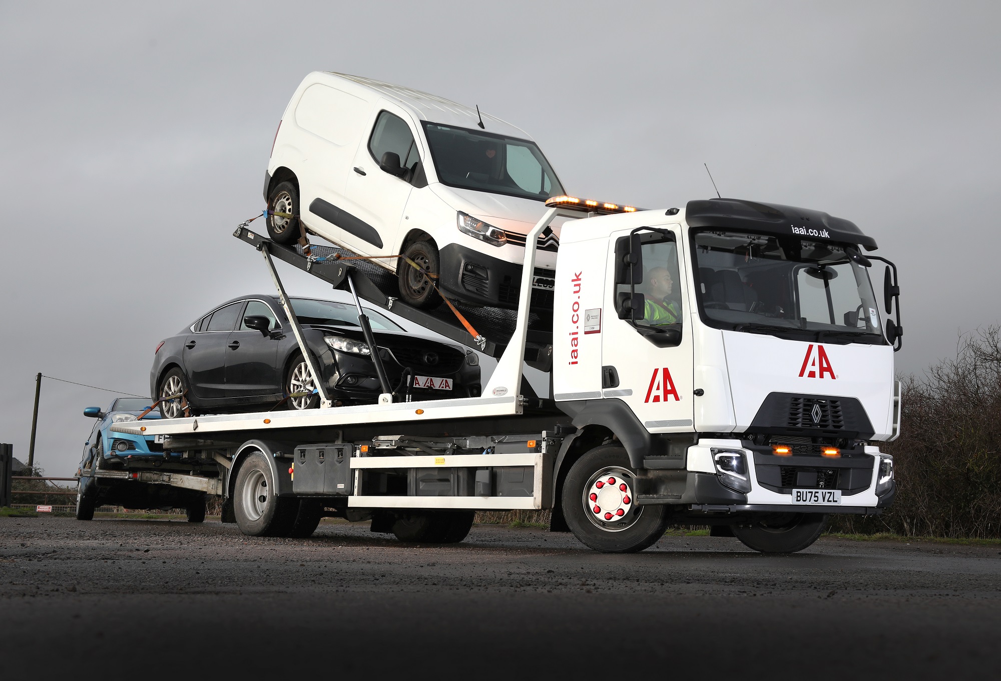 IAA adds five Renault Trucks D 16 car transporters to fleet