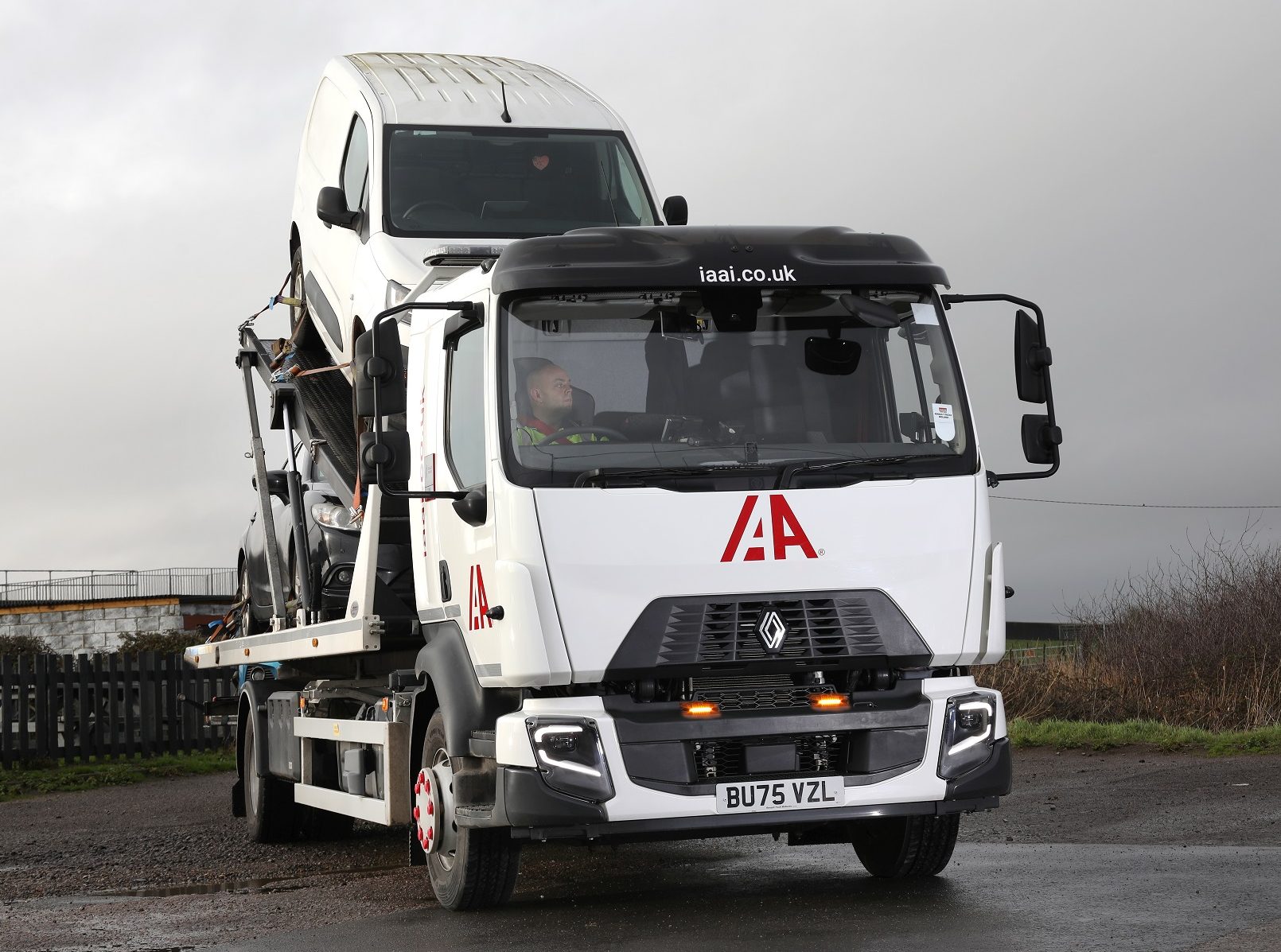 IAA adds five Renault Trucks D 16 car transporters to fleet