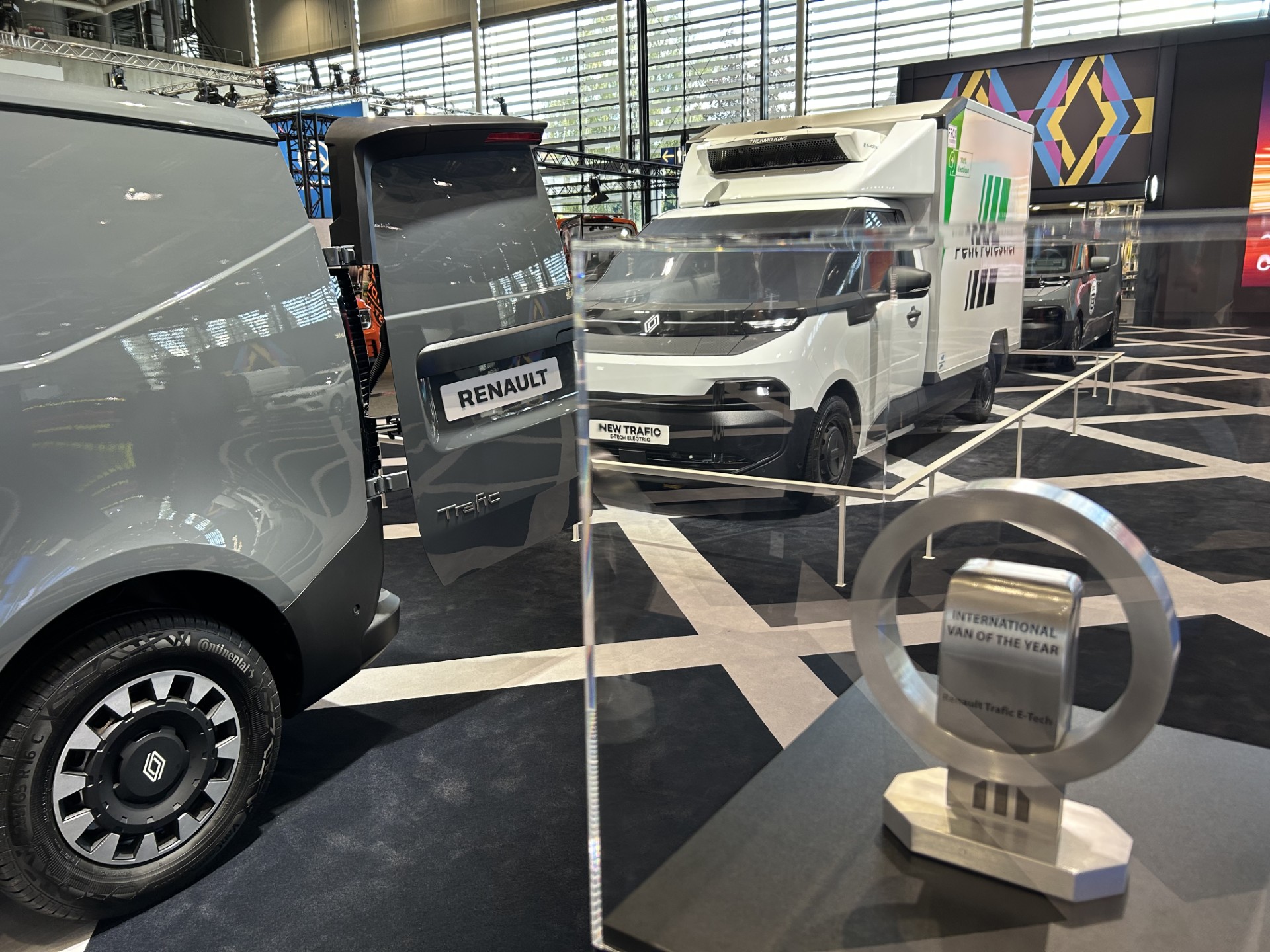 Renault Trafic E-Tech electric named International Van of the Year 2027