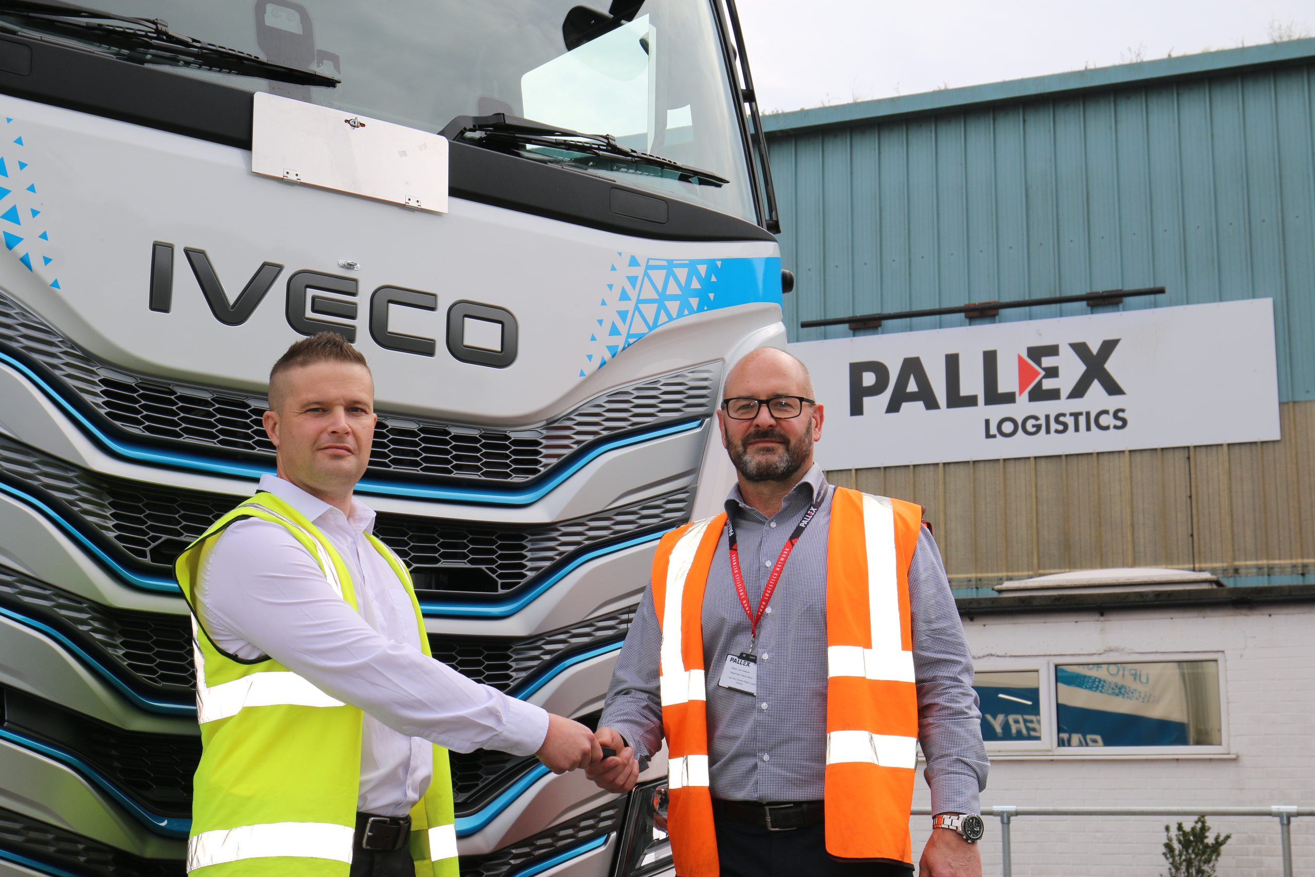 UK’s first IVECO S-eWay Rigid joins Pall-Ex fleet